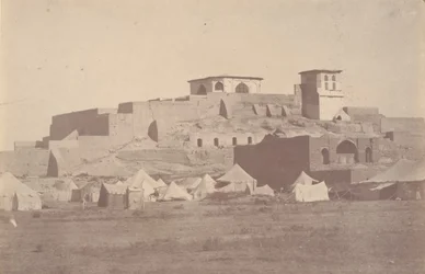 [Uma cidadela persa nos arredores de Sultaniye], 1840s-60s.