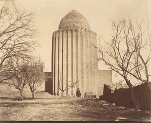 [Bastam, Tomb Tower construída em 1313, Khorasan], 1840s-60s.