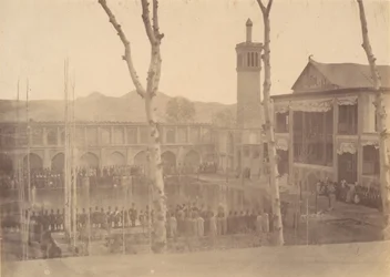 [Palácio do Xá, Prestando homenagem ao XáFete de Salam, Teerã, Irã [mesmo..., 1840s-60s.