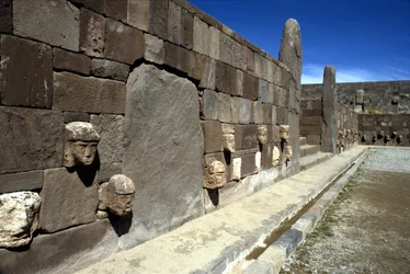Sítio arqueológico pré-colombiano de Tiahuanaco, Bolívia.