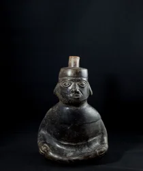 Jarra antropomórfica com pega / Peru, cultura Mochica (terracota)