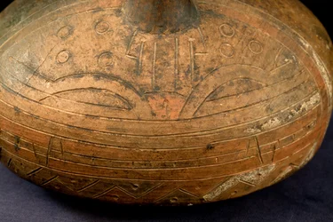 Jarra carenada / Cultura de Paracas (terracota)