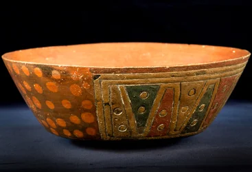 Cup / Paracas culture (terracotta)