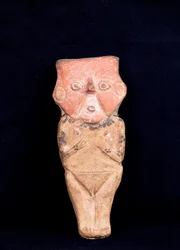 Estatueta feminina / Cultura Chancay () (terracota)