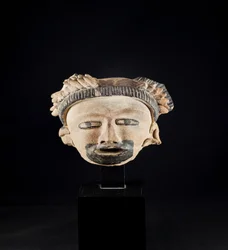 Estatueta de cabeça / México, cultura Totanaque (terracota)