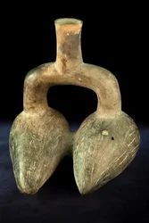 Fitomorfo de cerâmica com corpo duplo e pega de estribo / Art pr (terracota)
