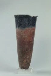 Vaso de bordo preto, período de Naqada I-II