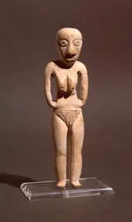 Estatueta de uma mulher nua, do período badariano ou neolítico inicial, cerca de 4000 a.C.