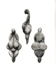 Três vistas de uma estatueta de &39;Vênus&39;, das Cortinas da Caverna, Lespugue, Haute-Garonne
