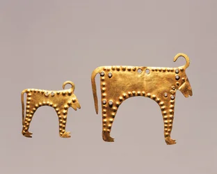 Figuras animais das escavações em Varna, túmulo 36 (folha de ouro)