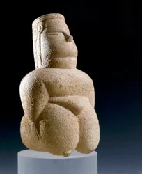 Divindade feminina, estatueta em caulinite, de Cuccuru S