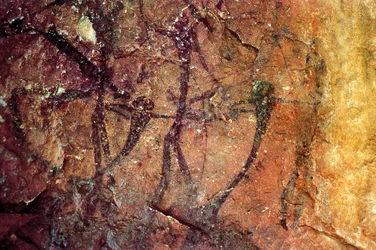 Figuras humanas com arcos, Cueva del Civil, Tirig, Barranc de la Valltorta, Valência, Espanha (pintura)