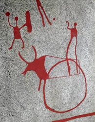 Idade do bronze nórdico: arado puxado por um boi, esculturas rupestres em Tanum, Suécia 1800-500 a.C.