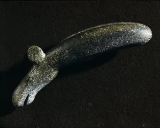 Pré-história: utensílio de diorito em forma de alce. Idade da Pedra. Museu Histórico da Suécia, Estocolmo, Suécia