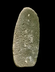 Pré-história: utensílio de pedra utilizado para moer trigo. Neolítico. Úmbria, Itália. Perúgia, Museu Arqueológico Nacional da Úmbria