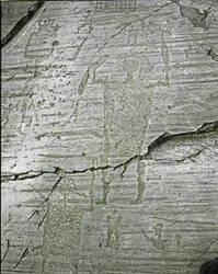 Pré-história, civilização Camunni, arte rupestre: grave rocha de representações estilizadas de guerreiros, detalhe retratando o Grande Guerreiro (H. 80 cm) armado com uma espada e um escudo. Período entre o Neolítico e a Idade do Bronze. Roche n. 50. Naqua