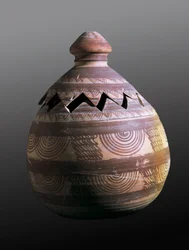 Pré-história, civilização ibérica: urna funerária dentee da idade do ferro. De Galera (Granada)