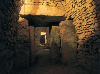 Pré-história: Boneca romana, enterro neolítico (3000 AC). Espanha, Andaluzia, Antequera.