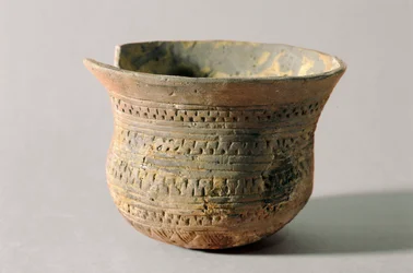 Pré-história: vaso em forma de sino. Neolítico