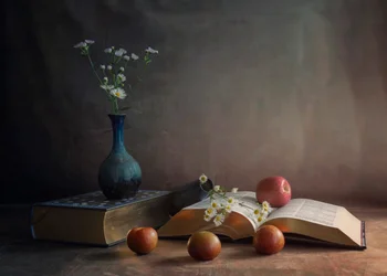 Livros, margaridas e maçãs