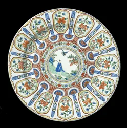 Um grande prato de Imari de verte, Período de Kangxi, 1662-1722 (porcelana)