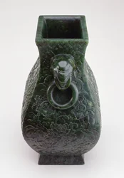 Vaso Imperial de Bronze Fang Hu Form, Período Qianlong (1736-96) (jade)