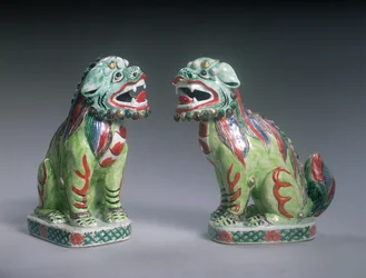Par de Green Family Lions, período Kangxi (1662-1722) (porcelana)