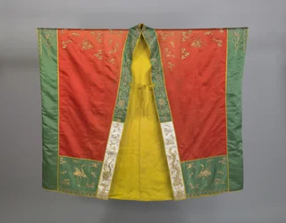 Veste ou "manto de descida" para um sacerdote taoísta de primeiro grau, finais do século XIX (seda bordada com fios de seda e fios metálicos)