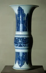 Jarra de porcelana branca azul