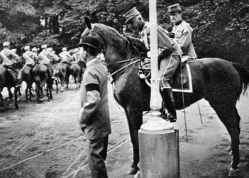 Rei Christian IX 1818-1906 com o coronel Kjor dos hussardos dinamarqueses, 1908.