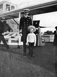 Rei Haakon VII da Noruega 1872-1957 com seu filho Olav 1903-1991, 1908.