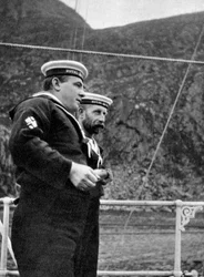 Dois marinheiros no iate real ao largo da costa da Noruega, 1904 1908.