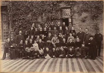 Turma primária, Bishop Cotton School, Shimla (recto)