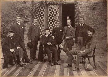 Director e professores da Bishop Cotton School, Shimla (recto)