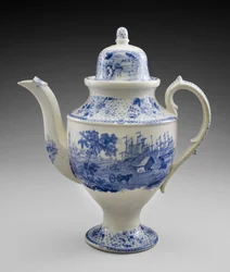 Cafeteira, c. 1829-1832 (faiança esmaltada com chumbo com impressão de transferência)