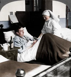 Um soldado escrevendo uma carta no hospital, Primeira Guerra Mundial, 1914-1918