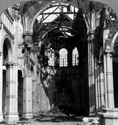 Danos à Igreja de Notre Dame, Armentieres, França, Primeira Guerra Mundial, 1918.