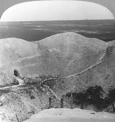 Cratera de mina em La Boiselle, Somme, França, Primeira Guerra Mundial, c1916-c1918