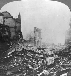 Ruínas de Bethune, França, Primeira Guerra Mundial, c1915-c1918