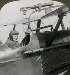 Sopwith Scout com arma fotográfica montada na asa superior, Primeira Guerra Mundial, 1914-1918.