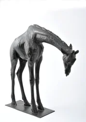 Grande girafa com cabeça abaixada, modelado em 1909-10, fundido antes de 1913 (bronze) (ver também 3084917-43)