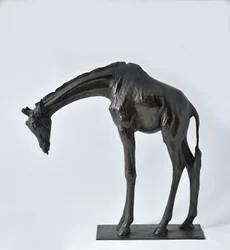 Grande girafa com cabeça abaixada, modelado em 1909-10, fundido antes de 1913