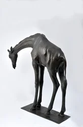 Grande girafa com cabeça abaixada, modelado em 1909-10, fundido antes de 1913