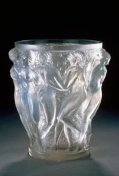 Vaso de bacantes em vidro opalescente, c. 1920, por René Lalique (1860-1945). França, século XX.
