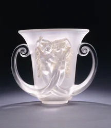 Nadica; um vaso de vidro moldado muito raro representando duas sereias, c. 1930 (vidro)