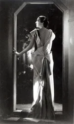 Vestido desenhado por Madeleine Vionnet (1876-1975)