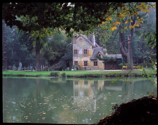 O Hameau de la Reine - A Casa da Rainha no Hameau de la Reine Marie Antoinette, no parque do Chateau de Versailles.