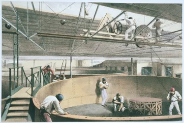 Enrolamento do cabo telegráfico nos tanques da fábrica em Greenwich, de "The Atlantic Telegraph" de William Howard Russell, publicado em 1866 (litografia a cores) (ver também 192775-779