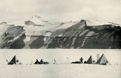 Acampamento sob a cordilheira selvagem, 20 de dezembro de 1911, 1913
