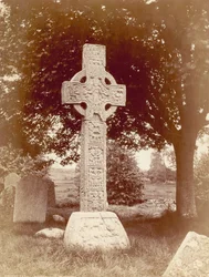 A cruz alta do Sul em Castledermot, Co. Kildare, Irlanda (foto em sépia)